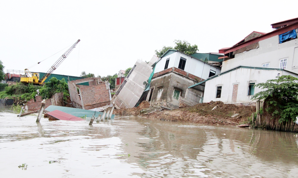  Vụ sạt lở nhà ven sông Cầu: Kịp thời hỗ trợ người dân, hạn chế thiệt hại  
